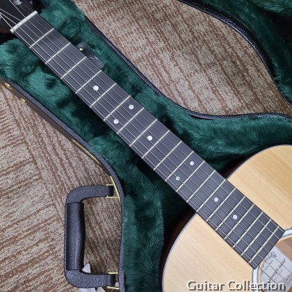 Martin 12C0094 Hardshell Case / Hardcase (Designed to Fit Dreadnought Junior / DJR Acoustic Guitars)